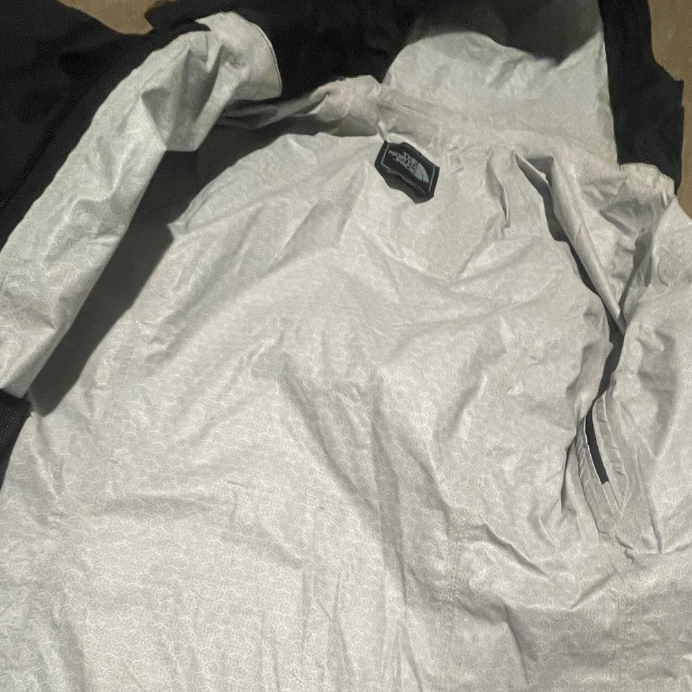 The North Face Women's Black HyVent Jacket, Size XS - Picture 9 of 9